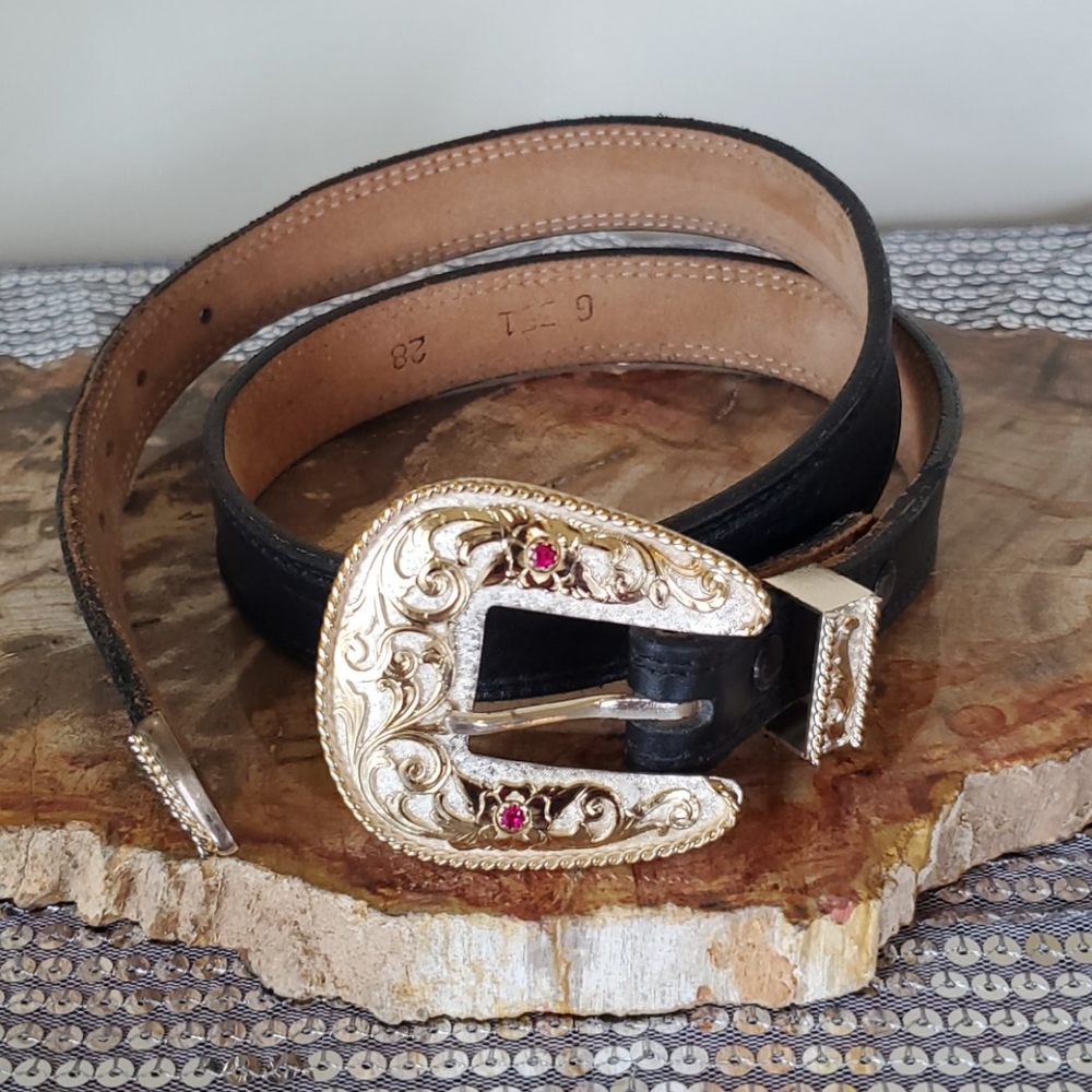 MONTANA SILVERSMITHS BUCKLE AND BLACK BELT